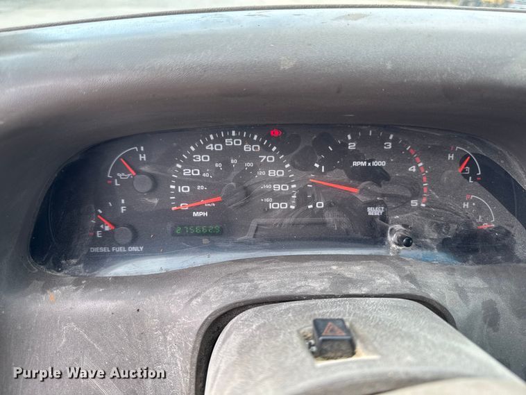 image for item EA2072 2002 Ford F350 Super Duty Crew Cab pickup truck