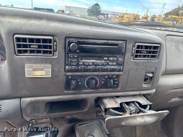 image for item EA2072 2002 Ford F350 Super Duty Crew Cab pickup truck