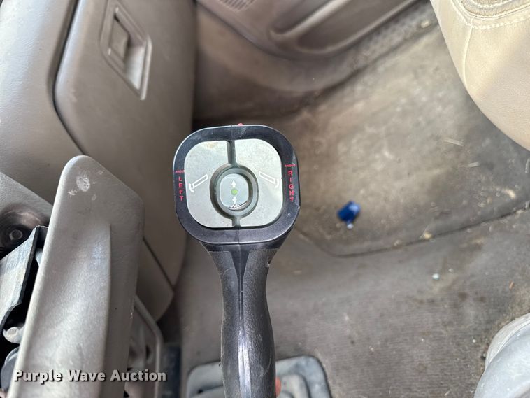 image for item EA2072 2002 Ford F350 Super Duty Crew Cab pickup truck