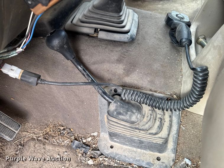 image for item EA2072 2002 Ford F350 Super Duty Crew Cab pickup truck