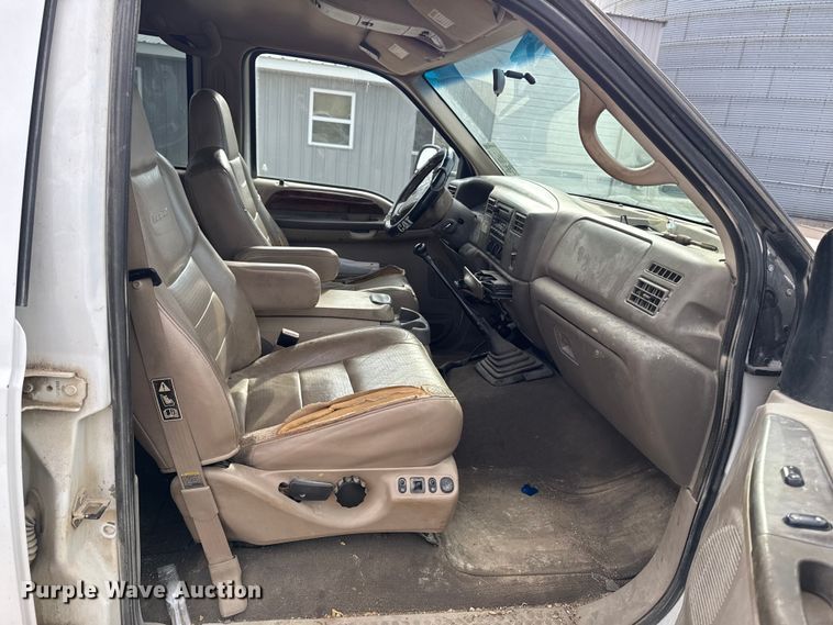 image for item EA2072 2002 Ford F350 Super Duty Crew Cab pickup truck