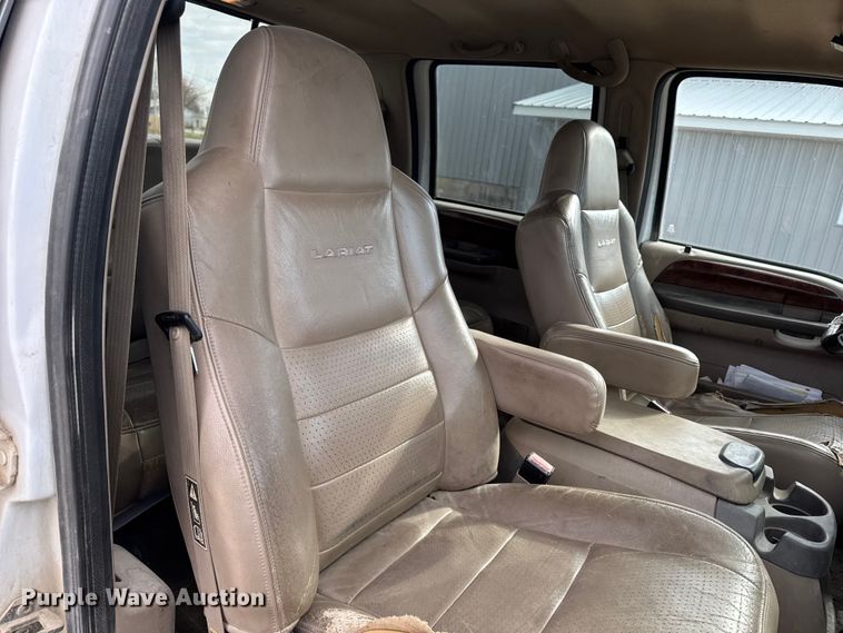 image for item EA2072 2002 Ford F350 Super Duty Crew Cab pickup truck