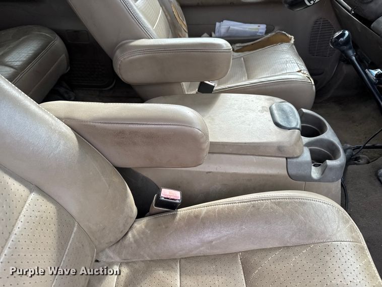 image for item EA2072 2002 Ford F350 Super Duty Crew Cab pickup truck