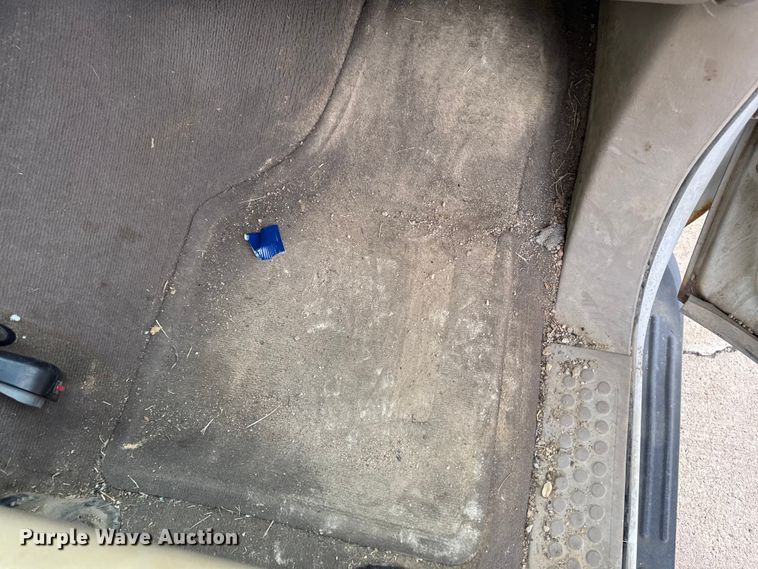 image for item EA2072 2002 Ford F350 Super Duty Crew Cab pickup truck