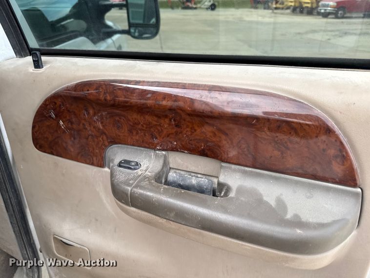 image for item EA2072 2002 Ford F350 Super Duty Crew Cab pickup truck