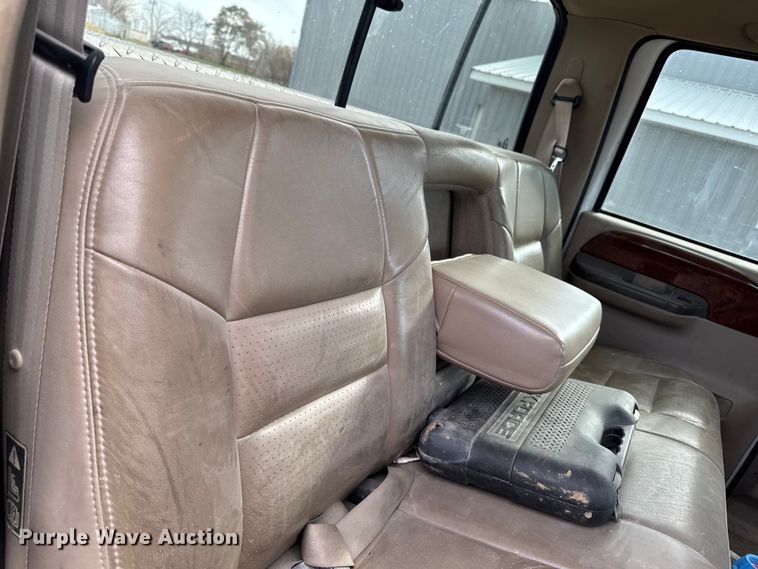 image for item EA2072 2002 Ford F350 Super Duty Crew Cab pickup truck