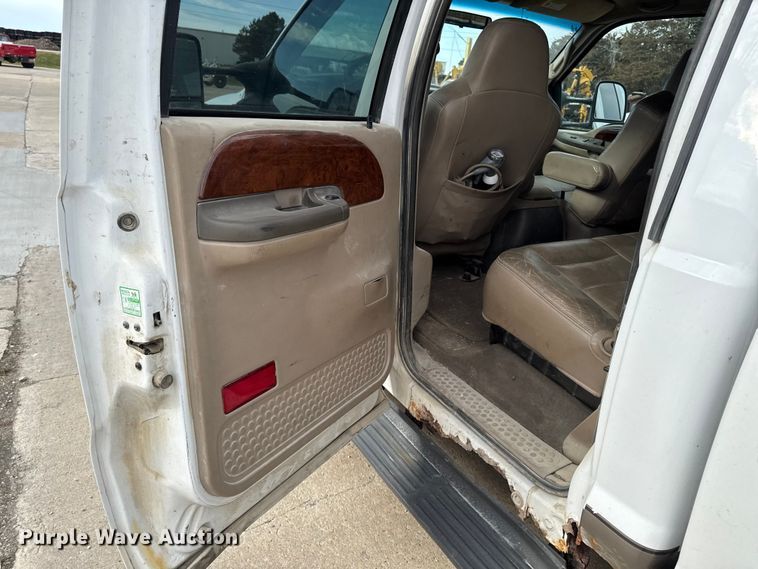 image for item EA2072 2002 Ford F350 Super Duty Crew Cab pickup truck