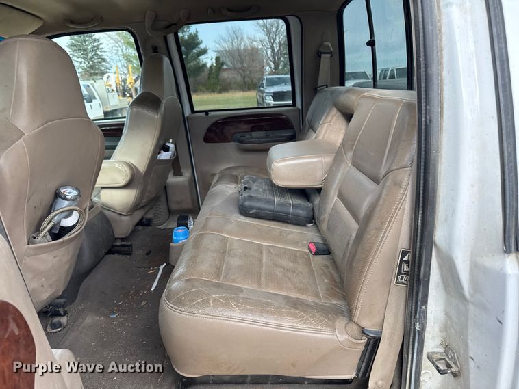 image for item EA2072 2002 Ford F350 Super Duty Crew Cab pickup truck