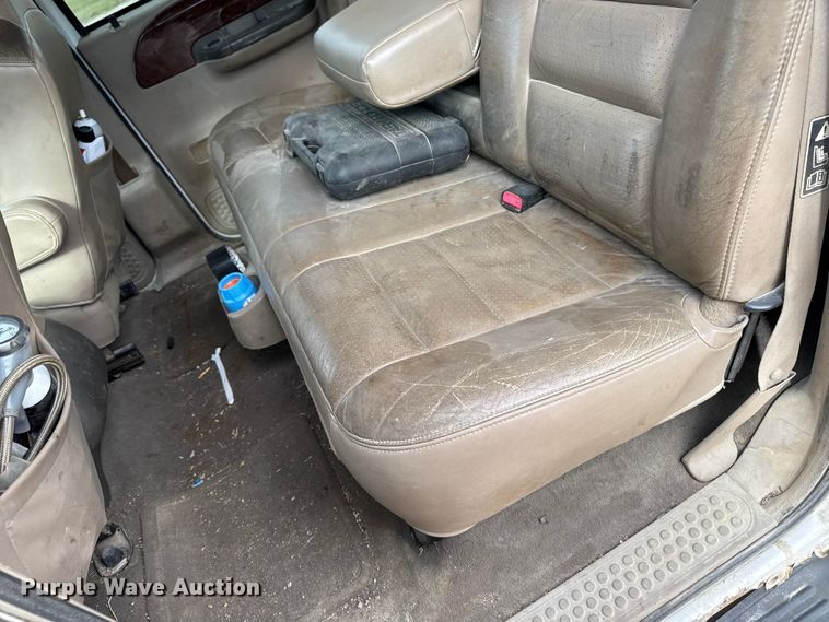 image for item EA2072 2002 Ford F350 Super Duty Crew Cab pickup truck