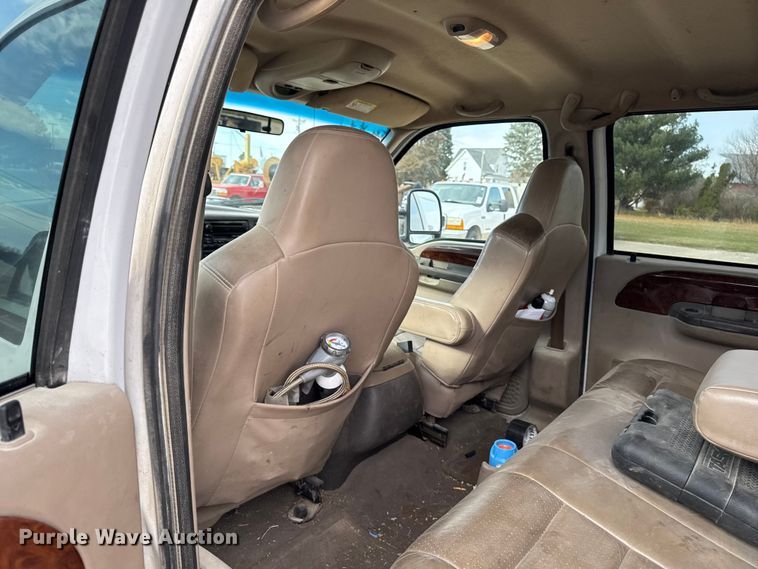 image for item EA2072 2002 Ford F350 Super Duty Crew Cab pickup truck