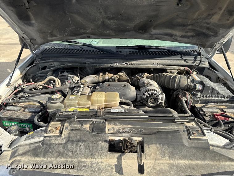 image for item EA2072 2002 Ford F350 Super Duty Crew Cab pickup truck