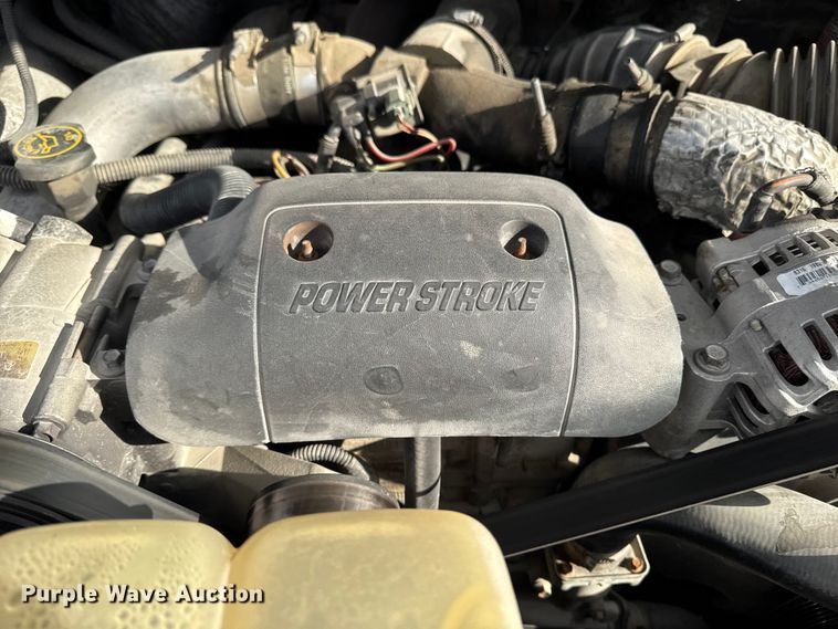 image for item EA2072 2002 Ford F350 Super Duty Crew Cab pickup truck