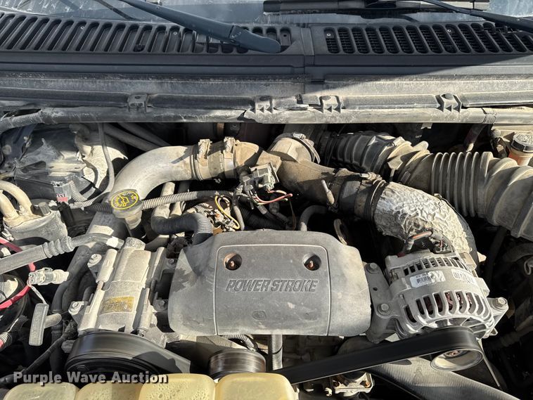 image for item EA2072 2002 Ford F350 Super Duty Crew Cab pickup truck