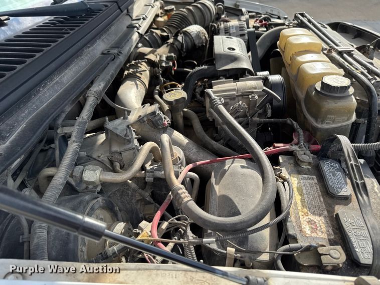 image for item EA2072 2002 Ford F350 Super Duty Crew Cab pickup truck