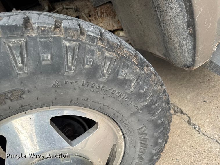 image for item EA2072 2002 Ford F350 Super Duty Crew Cab pickup truck