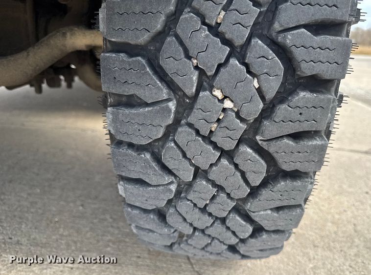 image for item EA2072 2002 Ford F350 Super Duty Crew Cab pickup truck