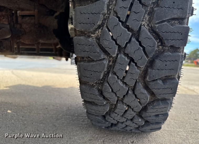 image for item EA2072 2002 Ford F350 Super Duty Crew Cab pickup truck