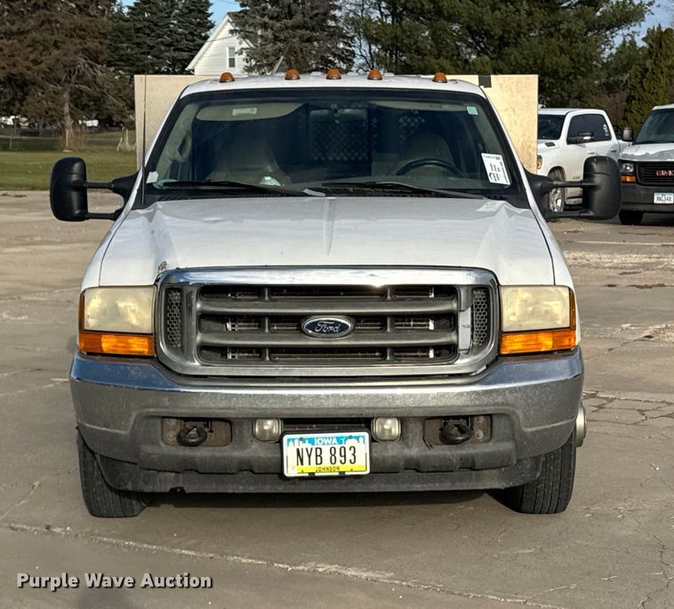 image for item EA2074 2001 Ford F350 Super Duty Crew Cab flatbed pickup truck