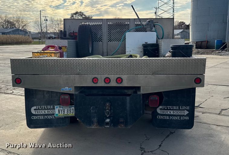 image for item EA2074 2001 Ford F350 Super Duty Crew Cab flatbed pickup truck