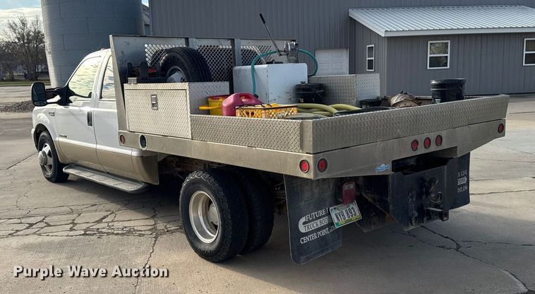 image for item EA2074 2001 Ford F350 Super Duty Crew Cab flatbed pickup truck