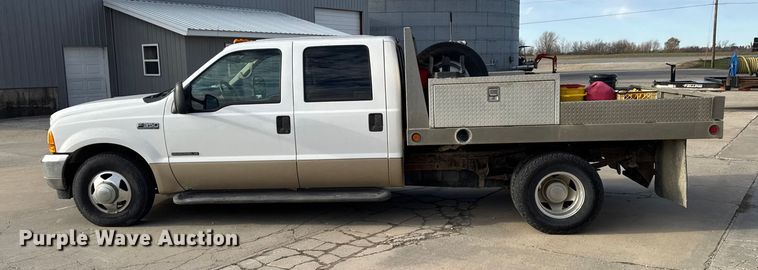 image for item EA2074 2001 Ford F350 Super Duty Crew Cab flatbed pickup truck