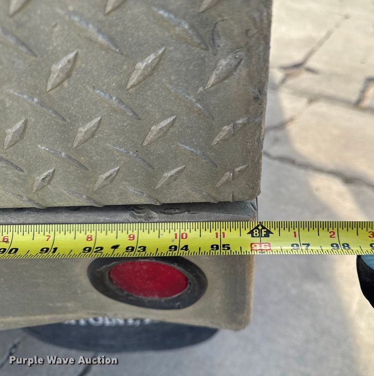 image for item EA2074 2001 Ford F350 Super Duty Crew Cab flatbed pickup truck