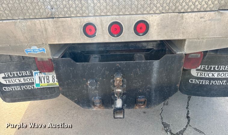 image for item EA2074 2001 Ford F350 Super Duty Crew Cab flatbed pickup truck