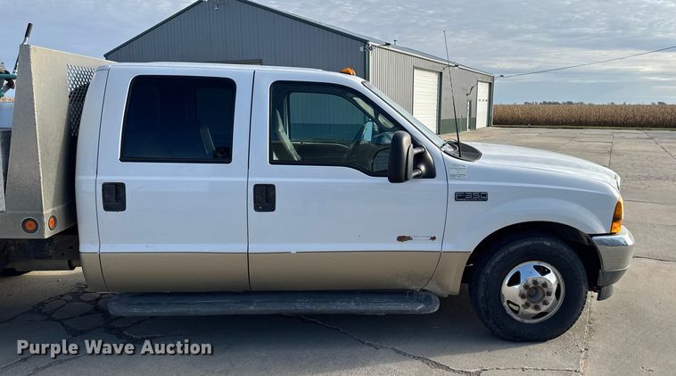 image for item EA2074 2001 Ford F350 Super Duty Crew Cab flatbed pickup truck