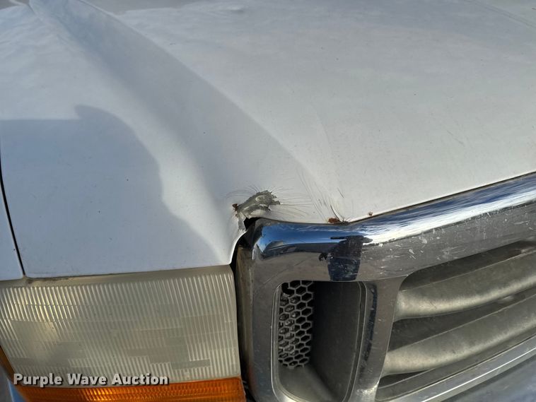 image for item EA2074 2001 Ford F350 Super Duty Crew Cab flatbed pickup truck