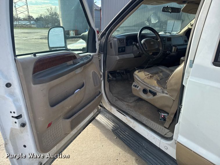 image for item EA2074 2001 Ford F350 Super Duty Crew Cab flatbed pickup truck