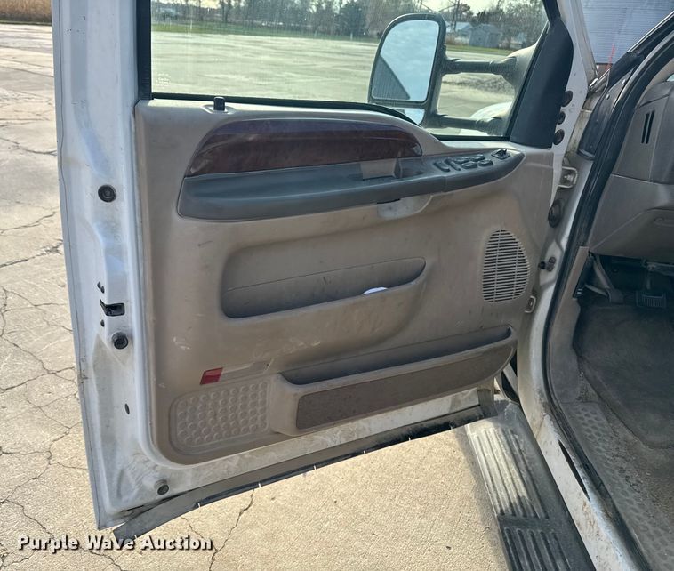 image for item EA2074 2001 Ford F350 Super Duty Crew Cab flatbed pickup truck