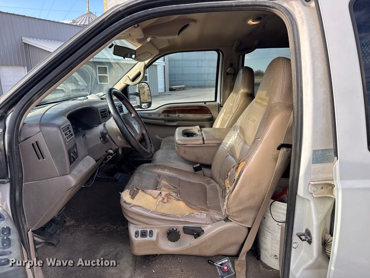 image for item EA2074 2001 Ford F350 Super Duty Crew Cab flatbed pickup truck