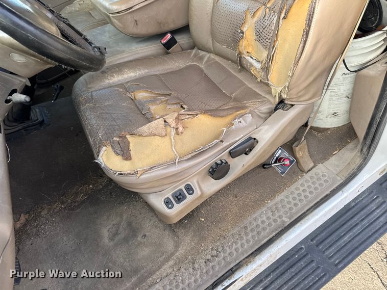 image for item EA2074 2001 Ford F350 Super Duty Crew Cab flatbed pickup truck