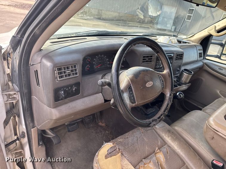 image for item EA2074 2001 Ford F350 Super Duty Crew Cab flatbed pickup truck