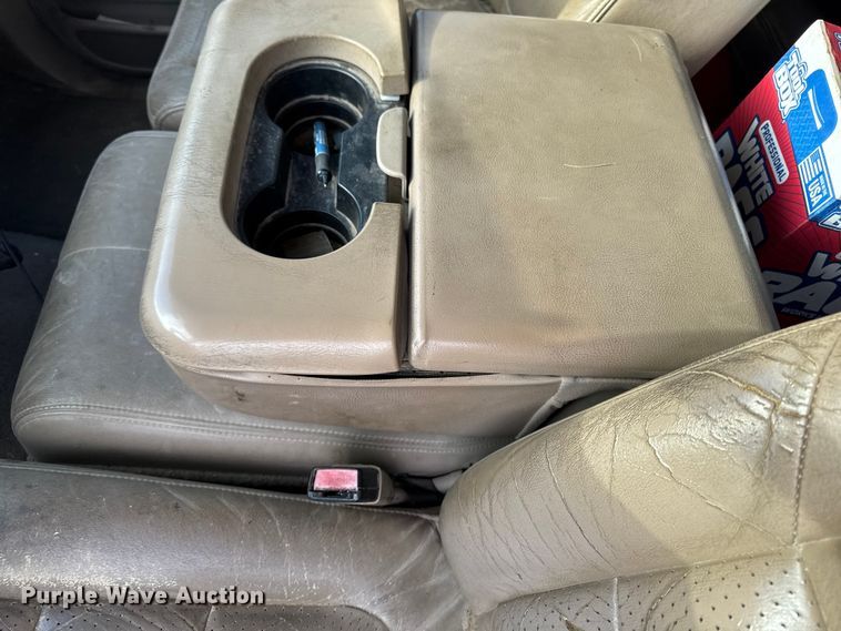 image for item EA2074 2001 Ford F350 Super Duty Crew Cab flatbed pickup truck