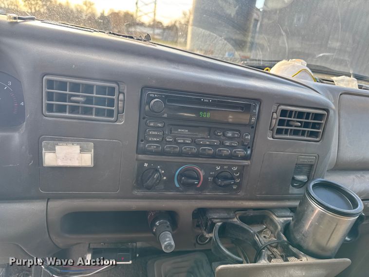 image for item EA2074 2001 Ford F350 Super Duty Crew Cab flatbed pickup truck