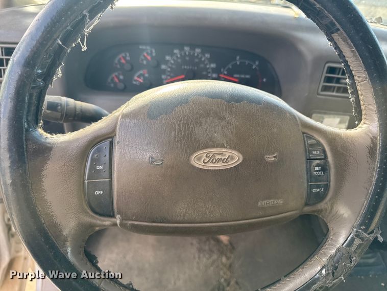 image for item EA2074 2001 Ford F350 Super Duty Crew Cab flatbed pickup truck