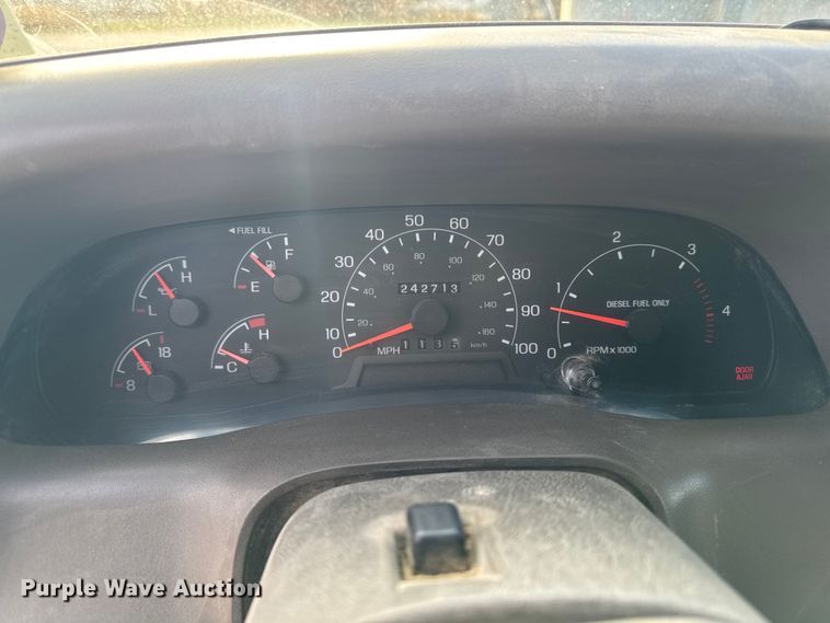 image for item EA2074 2001 Ford F350 Super Duty Crew Cab flatbed pickup truck