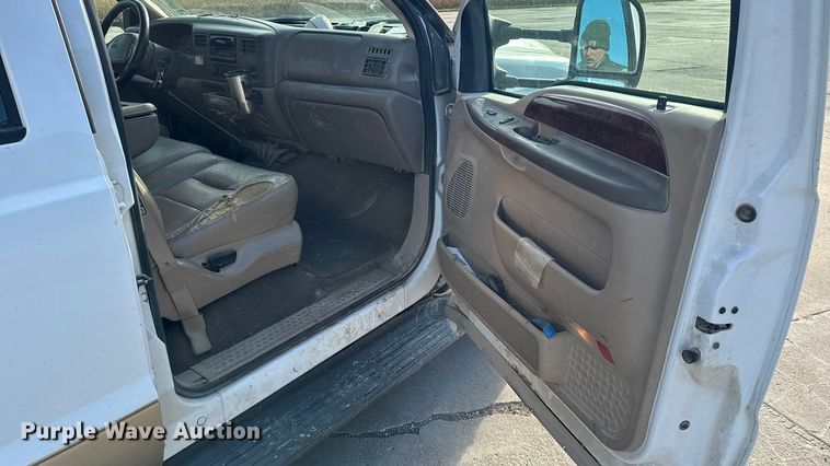 image for item EA2074 2001 Ford F350 Super Duty Crew Cab flatbed pickup truck