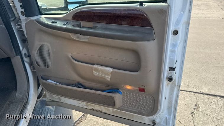 image for item EA2074 2001 Ford F350 Super Duty Crew Cab flatbed pickup truck