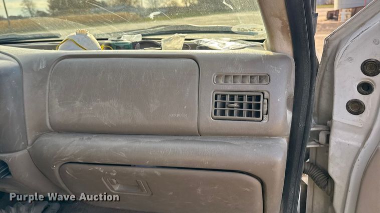 image for item EA2074 2001 Ford F350 Super Duty Crew Cab flatbed pickup truck