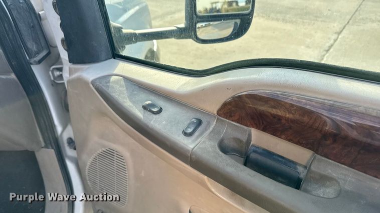 image for item EA2074 2001 Ford F350 Super Duty Crew Cab flatbed pickup truck