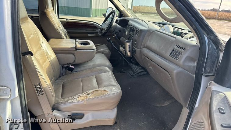 image for item EA2074 2001 Ford F350 Super Duty Crew Cab flatbed pickup truck