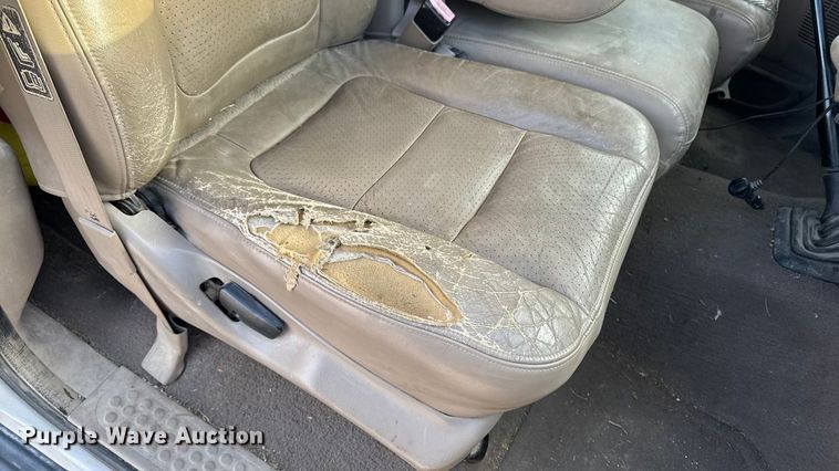 image for item EA2074 2001 Ford F350 Super Duty Crew Cab flatbed pickup truck