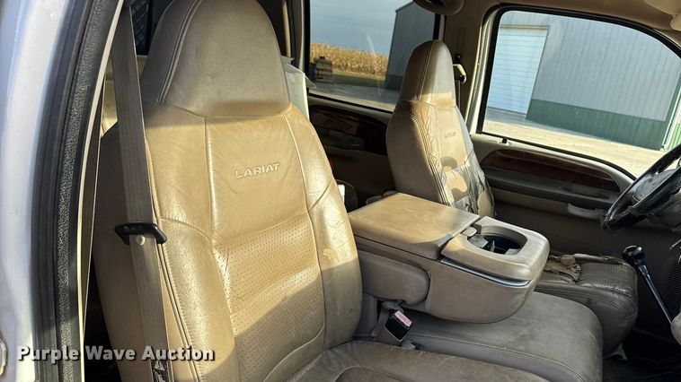 image for item EA2074 2001 Ford F350 Super Duty Crew Cab flatbed pickup truck