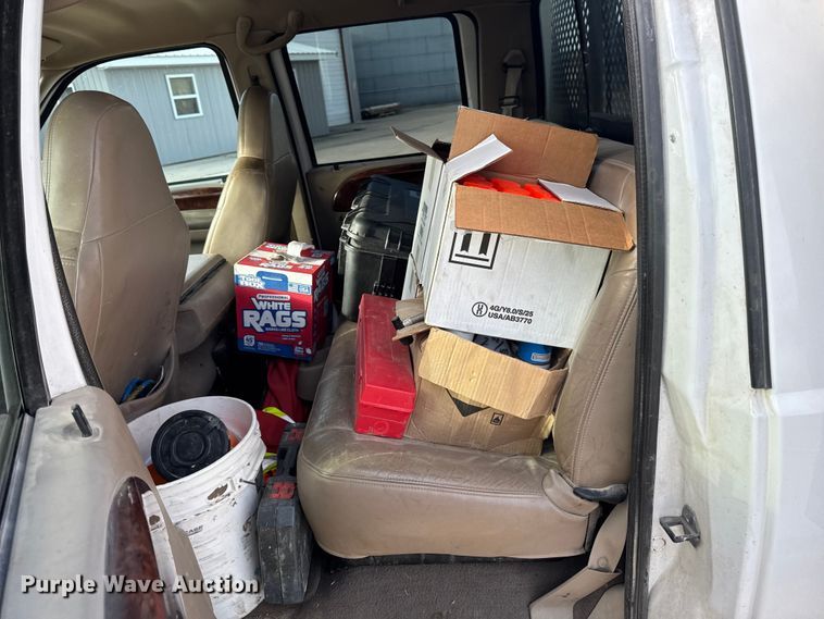 image for item EA2074 2001 Ford F350 Super Duty Crew Cab flatbed pickup truck