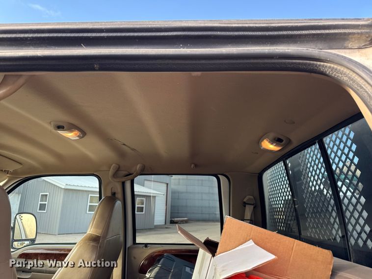 image for item EA2074 2001 Ford F350 Super Duty Crew Cab flatbed pickup truck