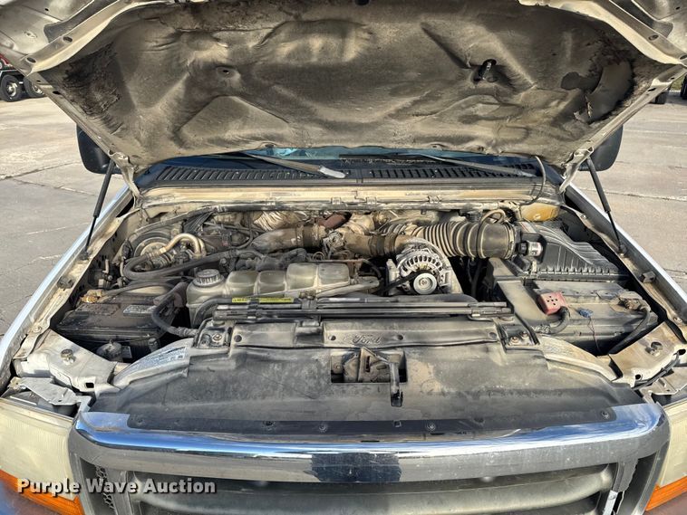 image for item EA2074 2001 Ford F350 Super Duty Crew Cab flatbed pickup truck