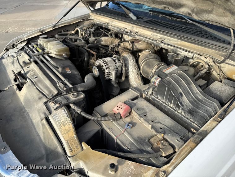 image for item EA2074 2001 Ford F350 Super Duty Crew Cab flatbed pickup truck