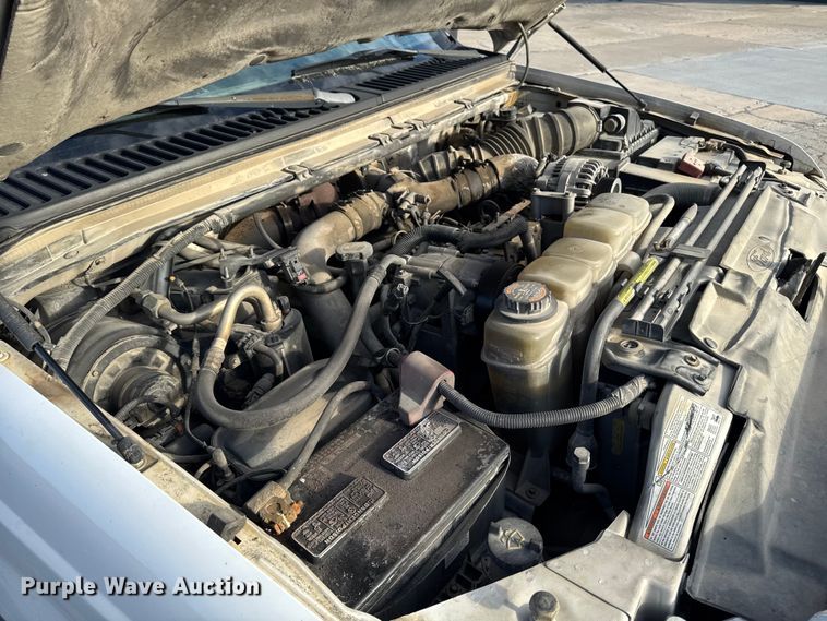 image for item EA2074 2001 Ford F350 Super Duty Crew Cab flatbed pickup truck